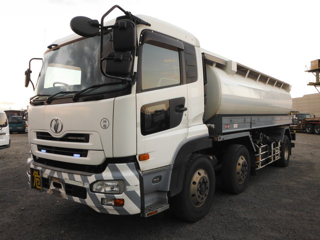 Nissan UD big_thumb Large Tank truck ADG-CV2YL(2262) 1枚目