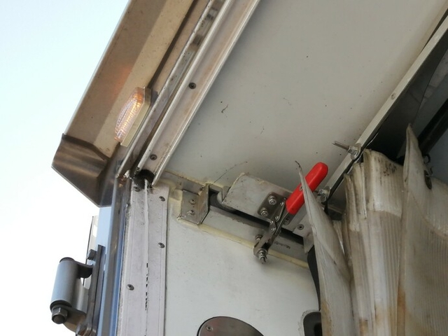 UDトラックス（日産） コンドル 中型 冷蔵冷凍バン SKG-MK38L(5583) 15枚目