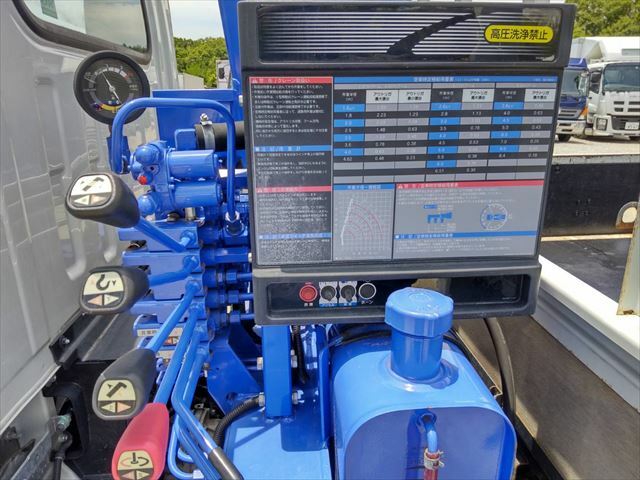 いすゞ エルフ 小型 平ボディ（クレーン付） TKG-NMR85AR(11586) 29枚目