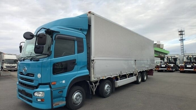 UDトラックス（日産） クオン 大型 ウィング QKG-CG5ZA(37354) 4枚目