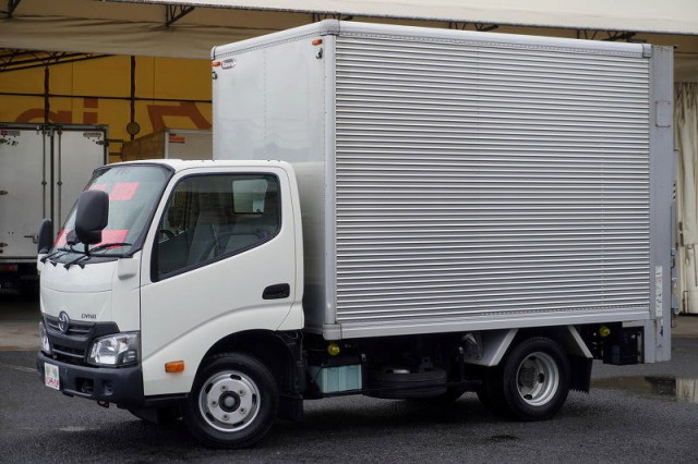 トヨタ ダイナ 小型 バン TPG-XZU605(110733) 1枚目