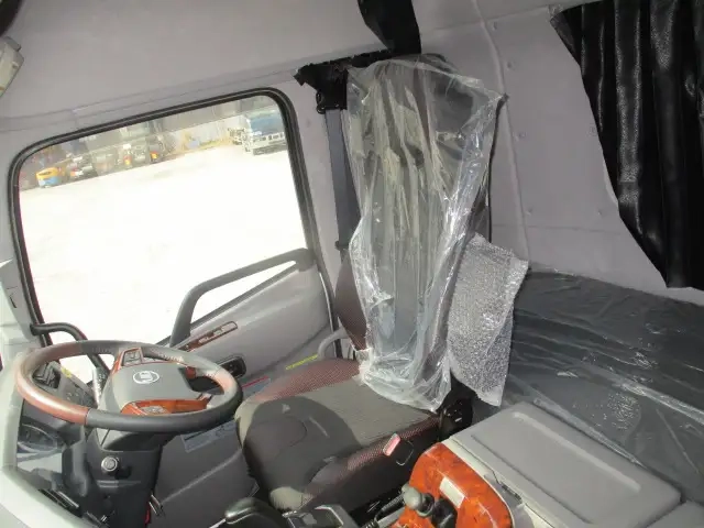 日産自動車 クオン 大型 トラクタ 2RG-GK5DAB(108643) 44枚目