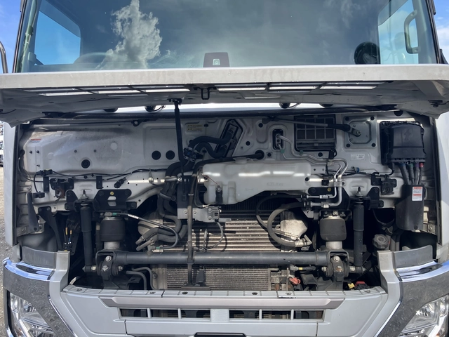 日産自動車 クオン 大型 ウィング 2PG-CG5CA(106657) 49枚目