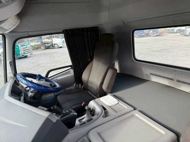 日産自動車 クオン 大型 トラクタ 2RG-GK5DAB(106709) 46枚目