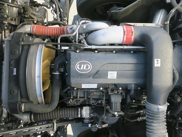 UDトラックス（日産） クオン 大型 冷蔵冷凍バン QPG-CD5ZA(39218) 11枚目