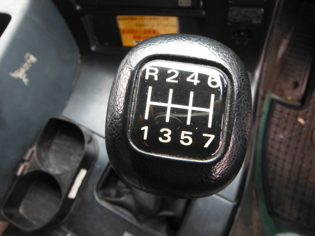 UDトラックス（日産） クオン 大型 キャブ付きシャーシ KL-CD48E(2943) 18枚目