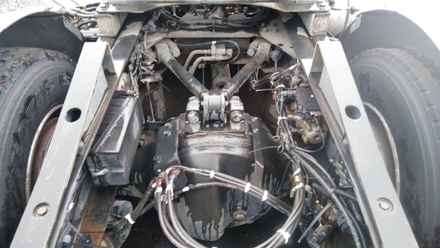UDトラックス（日産） クオン 大型 トラクタ ADG-GK4XAD(3354) 33枚目