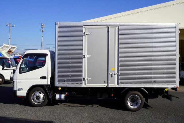 三菱ふそう キャンター 小型 バン 2RG-FEAV0(108633) 3枚目