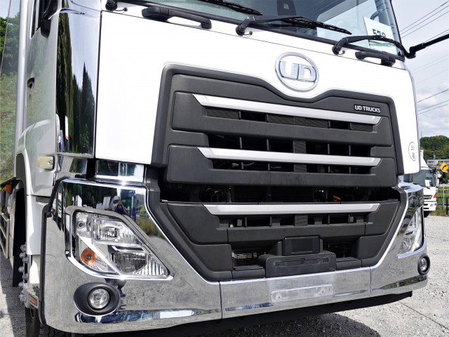 UDトラックス（日産） クオン 大型 冷蔵冷凍バン 2PG-CD5BA(105765) 5枚目