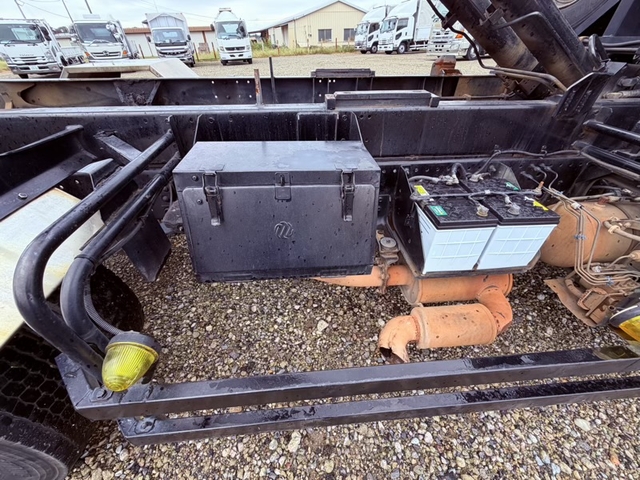 いすゞ フォワード 中型 脱着式コンテナ専用車 TKG-FRR90S2(112683) 15枚目