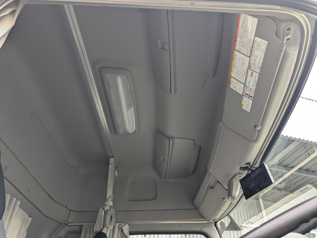 日野 プロフィア 大型 トラクタ QPG-SH1EEDG(109875) 8枚目