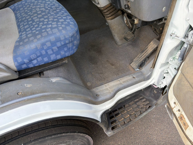 三菱ふそう キャンター 小型 平ボディ（クレーン付） KK-FE83EEN(113245) 41枚目