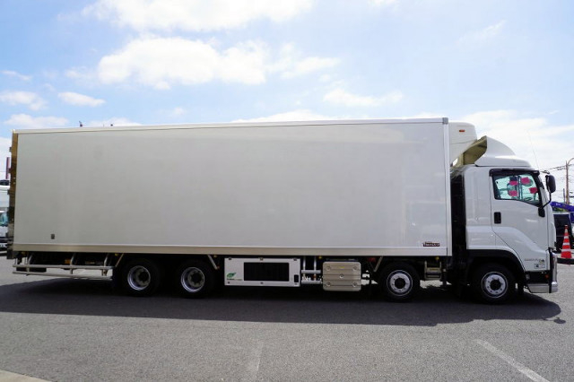 いすゞ ギガ 大型 冷蔵冷凍バン 2PG-CYJ77D(111340) 5枚目