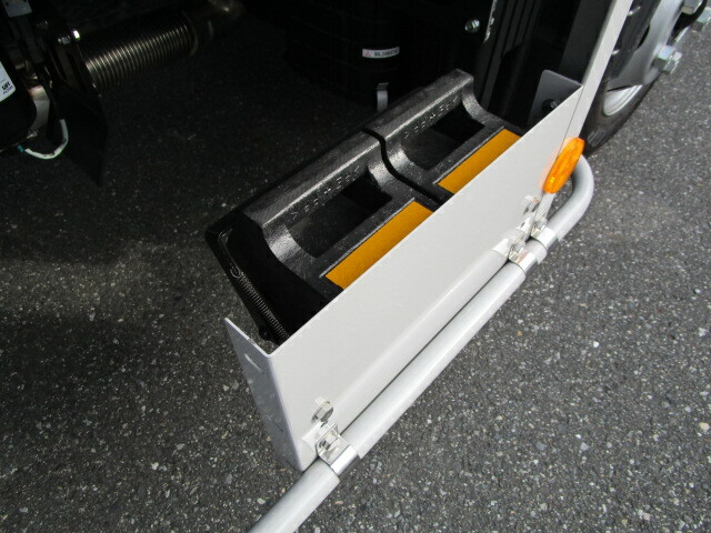 三菱ふそう キャンター 小型 バン 2PG-FEB80(9526) 45枚目