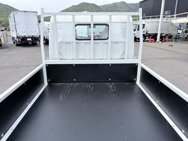 Mitsubishi Fuso canter Small Flat body 2RG-FEAV0(109008) 11枚目