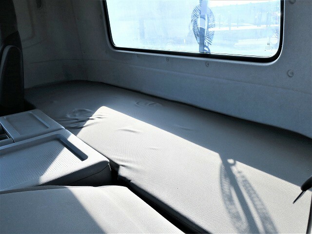 UDトラックス（日産） クオン 大型 トラクタ QPG-GK5XAE(27510) 21枚目