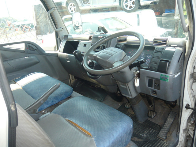 三菱ふそう キャンター 小型 バン KK-FE72EEV(13120) 13枚目