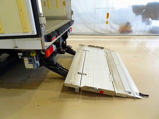 日野 デュトロ 小型 冷蔵冷凍バン TPG-XZU710M(111656) 39枚目