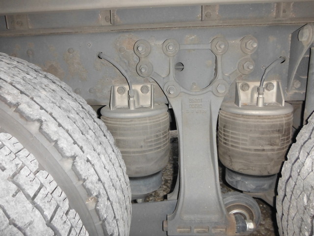 UDトラックス（日産） クオン 大型 ウィング KL-CG48L(2280) 16枚目