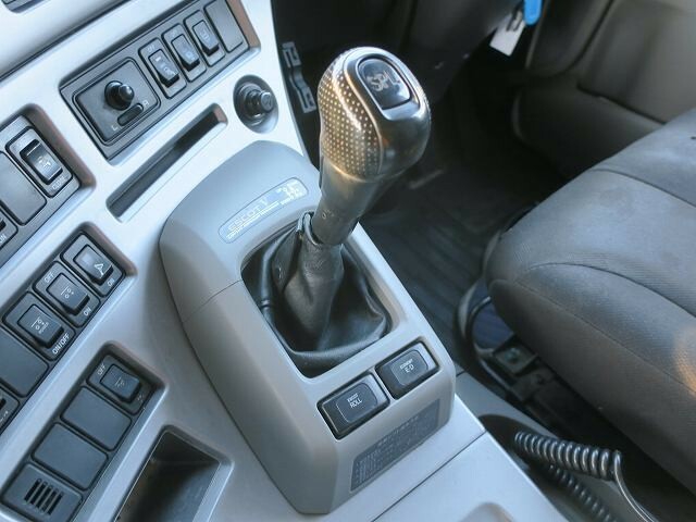 UDトラックス（日産） クオン 大型 ウィング QKG-CD5ZA(37345) 17枚目