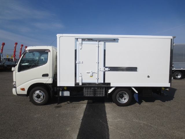 日野 デュトロ 小型 冷蔵冷凍バン 2RG-XZU645M(102490) 9枚目