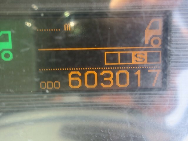 UDトラックス（日産） クオン 大型 ウィング QKG-CG5ZA(41139) 17枚目