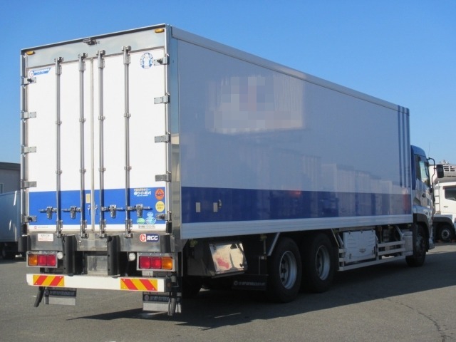 UDトラックス（日産） クオン 大型 冷蔵冷凍バン QKG-CD5ZA(4832) 9枚目