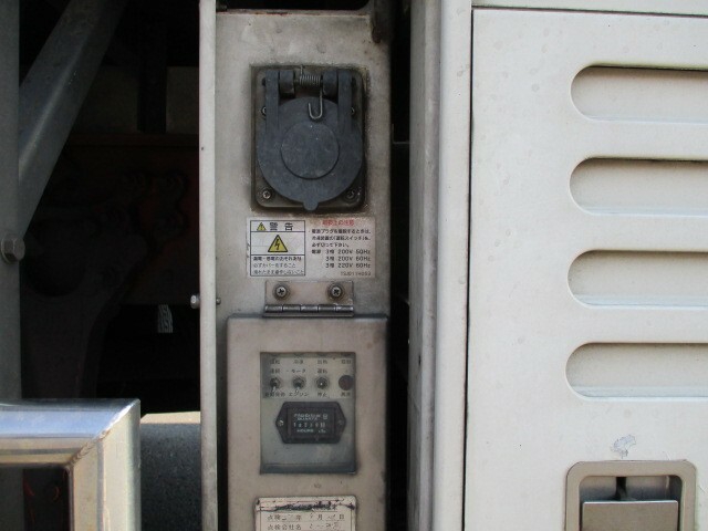 UDトラックス（日産） クオン 大型 冷蔵冷凍バン PKG-CD4ZA(6797) 13枚目