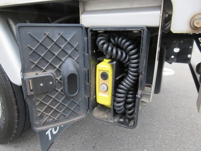 トヨタ ダイナ 小型 バン KK-XZU306(3541) 19枚目