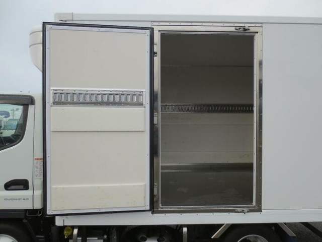三菱ふそう キャンター 小型 冷蔵冷凍バン 2RG-FBA20(8589) 10枚目