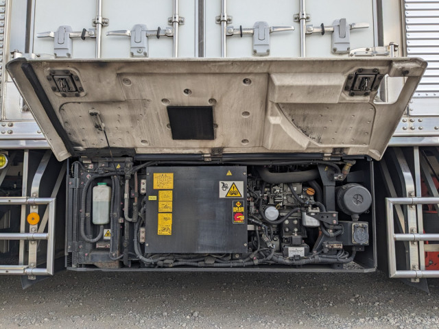 UDトラックス（日産） クオン 大型 冷蔵冷凍バン QKG-CG5ZA(109094) 29枚目