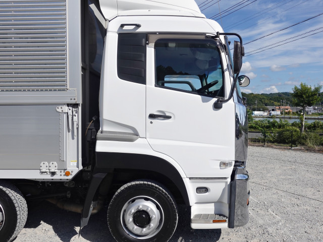 UDトラックス（日産） クオン 大型 ウィング QPG-CG5ZA(109447) 4枚目