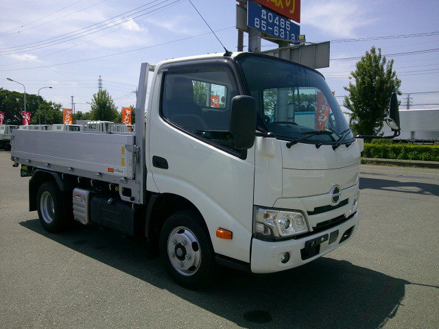 日野 デュトロ 小型 平ボディ 2RG-XZU605(105858) 3枚目
