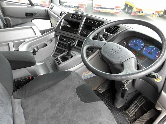 UDトラックス（日産） クオン 大型 ウィング QKG-CG5ZA(10898) 10枚目