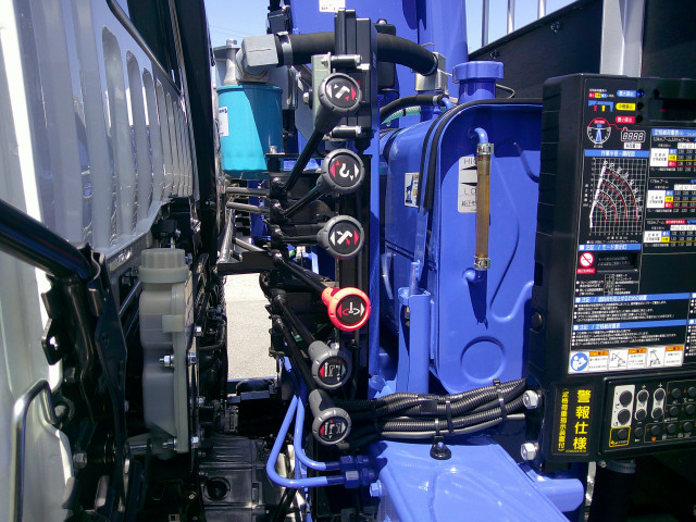 三菱ふそう ファイター 小型 平ボディ（クレーン付） 2KG-FK65F(108797) 17枚目