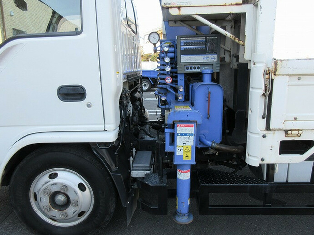 いすゞ エルフ 小型 平ボディ（クレーン付） BDG-NKR85R(7699) 10枚目