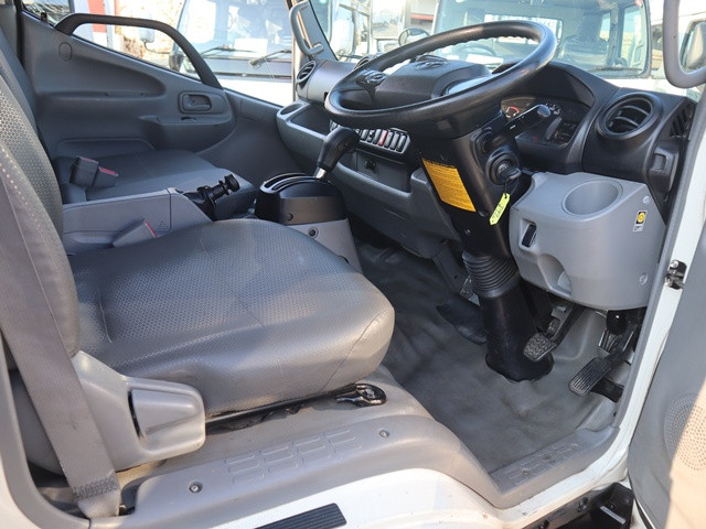 トヨタ ダイナ 小型 平ボディ 2RG-XZC605(109333) 31枚目