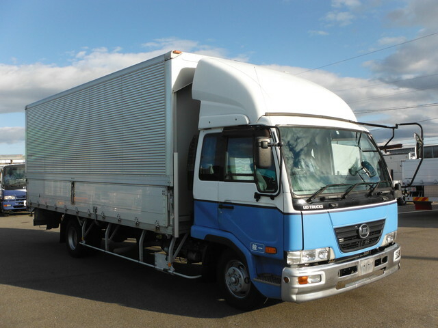 UDトラックス（日産） コンドル 中型 ウィング BDG-MK37C(8571) 2枚目