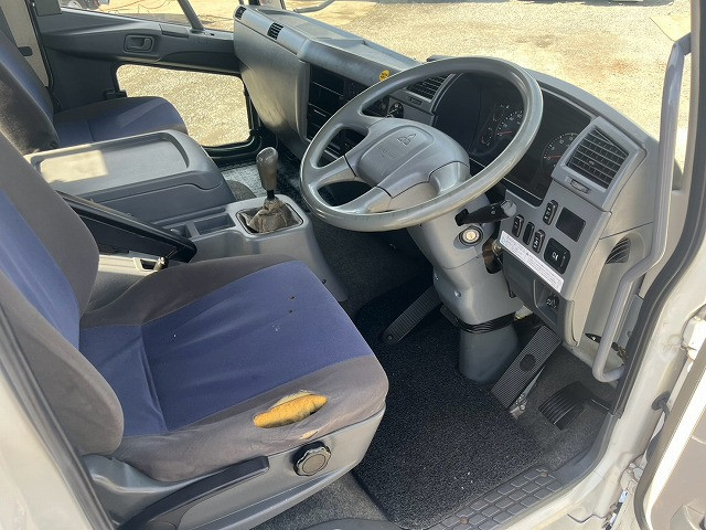三菱ふそう ファイター 増トン 平ボディ（クレーン付） QKG-FK65FZ(113670) 20枚目