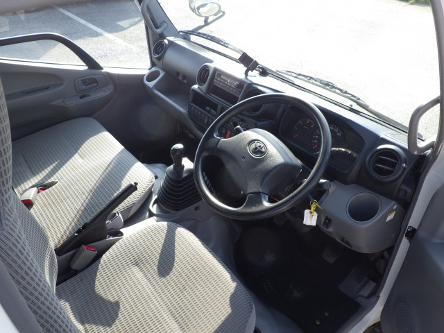 トヨタ トヨエース 小型 平ボディ TKG-XZU605(110630) 6枚目
