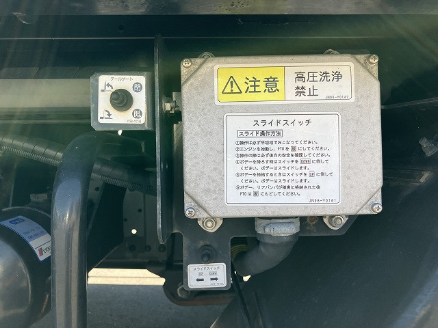 いすゞ エルフ 小型 車載専用車 2RG-NPR88AN(88990) 28枚目