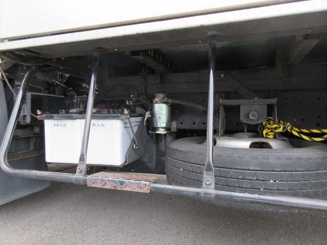 トヨタ ダイナ 小型 バン KK-XZU306(3541) 24枚目