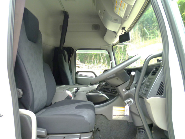 UDトラックス（日産） クオン 大型 アルミウィング 2PG-CG5CA(89003) 26枚目