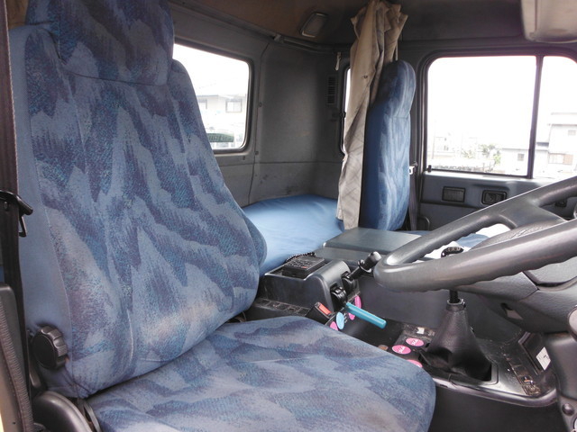 UDトラックス（日産） クオン 大型 トラクタ KL-CK482BAT(3071) 18枚目