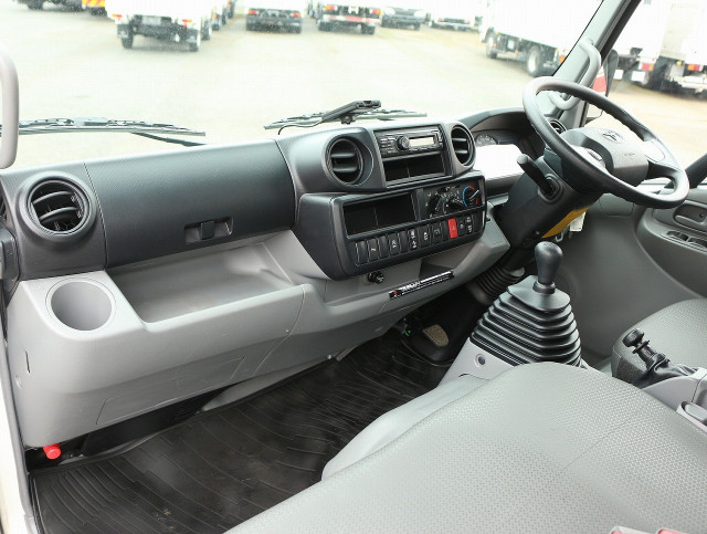 トヨタ トヨエース 小型 平ボディ 2RG-XZU655(89300) 29枚目