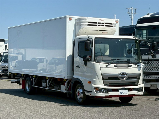 日野 レンジャー 中型 冷凍冷蔵バン 2KG-FC2ABG(89330) 2枚目