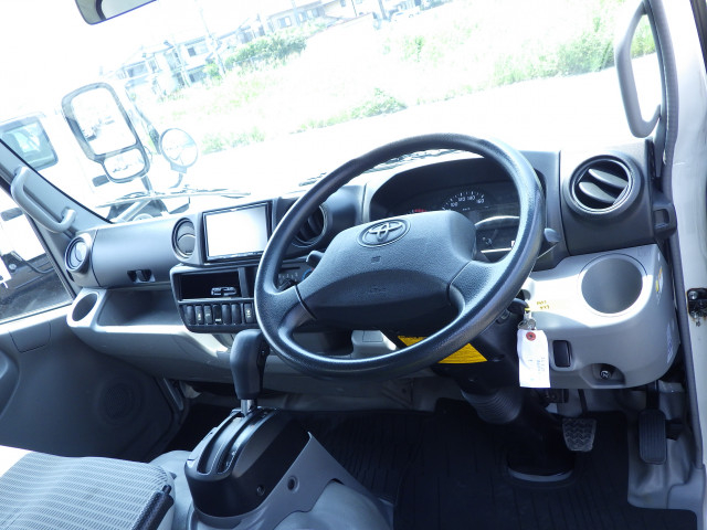 トヨタ ダイナ 小型 アルミバン TPG-XZU605(89401) 6枚目
