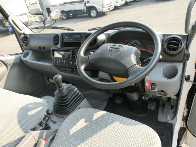 日野 デュトロ 小型 冷凍冷蔵バン TKG-XZC605M(89510) 9枚目