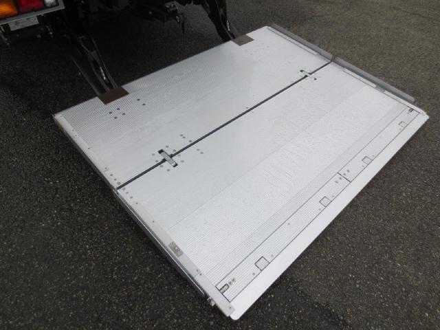 三菱ふそう ファイター 中型 冷蔵冷凍バン 2KG-FK65F(113477) 12枚目