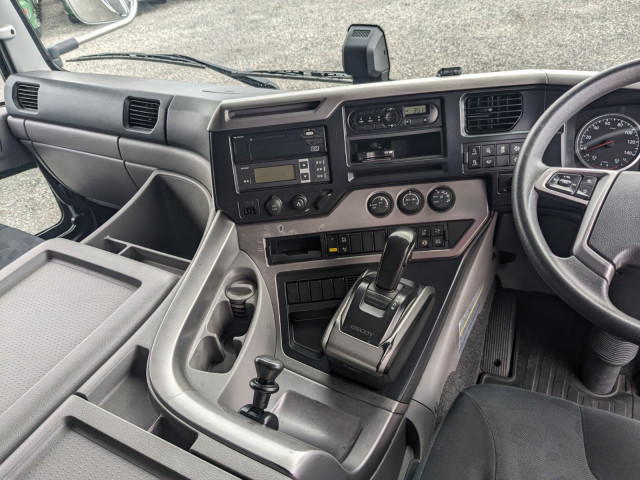 UDトラックス（日産） クオン 大型 冷凍冷蔵バン 2PG-CD5CA(89582) 42枚目